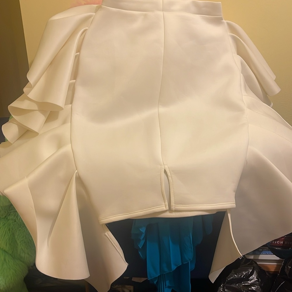 Akira 2018 White Ivory Puffy Art Peplum Ruffle Scuba Skirt Size Medium - Picture 6 of 6